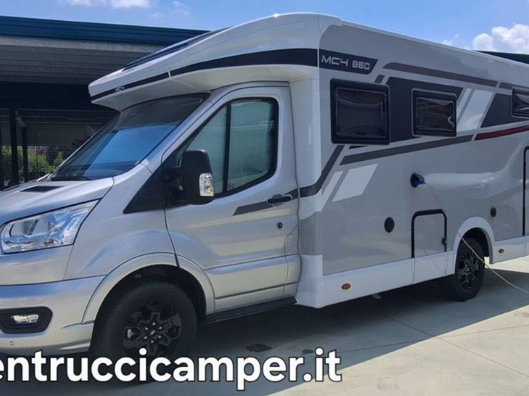 6.99 M LETTO TRASVERSALE POSTERIORE 5 POSTI OMOLOGATI, CON BASCULANTE A PORTA LIBERA E GRAN LIVING