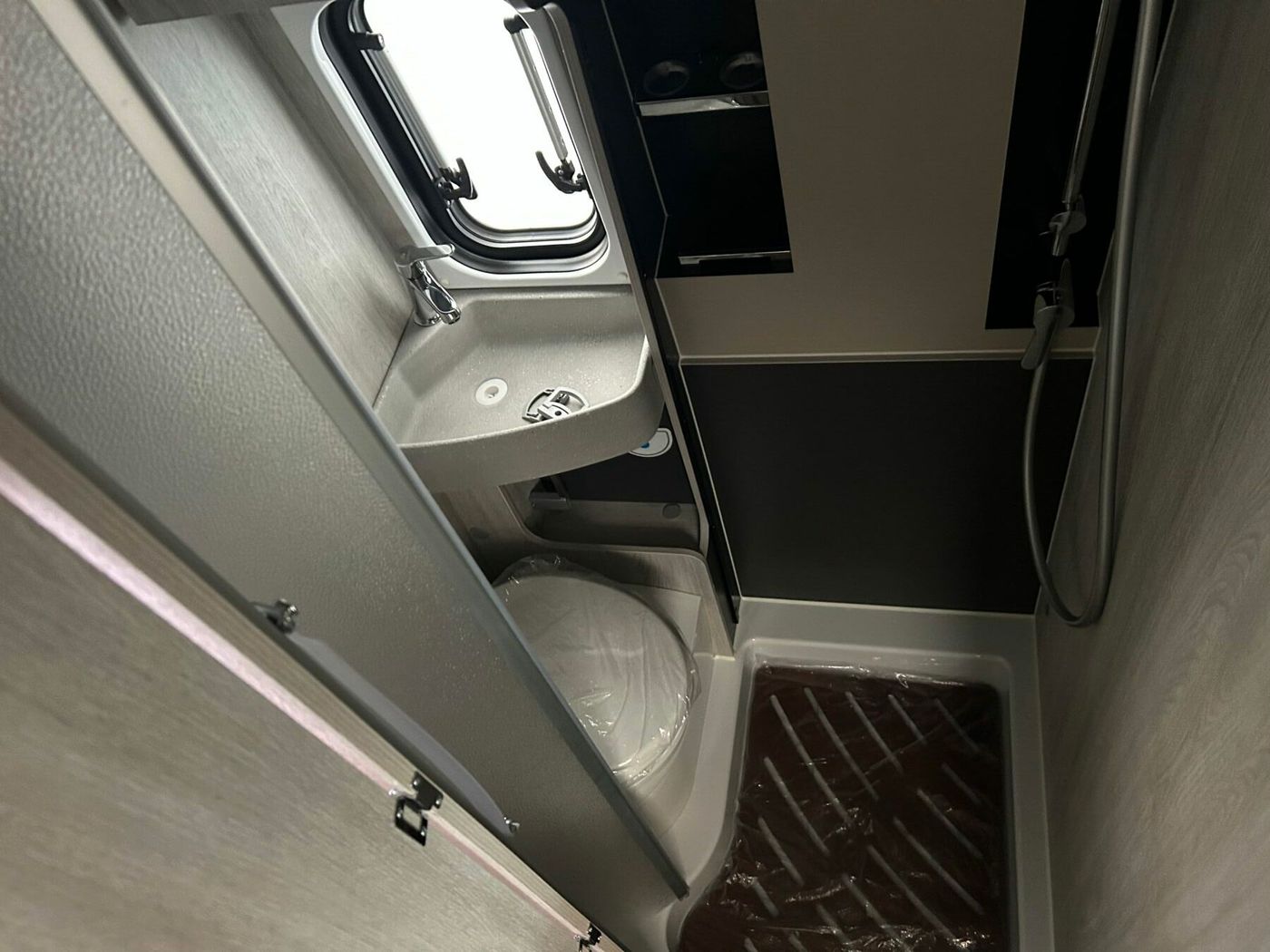 BAGNO CON DOCCIA INTEGRATA