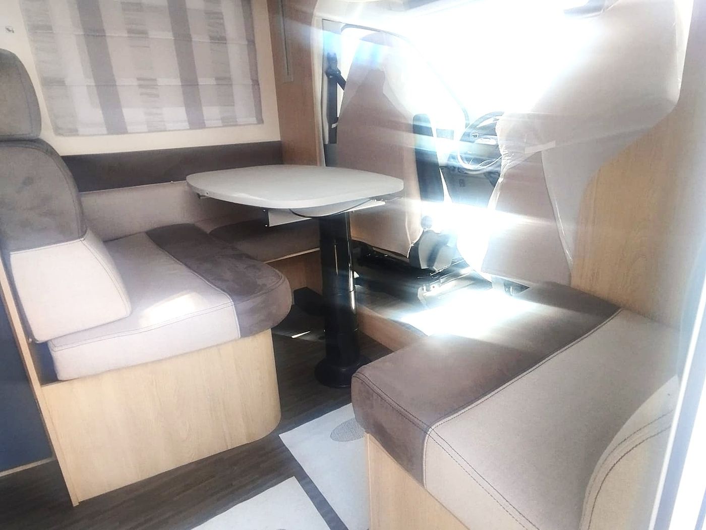 HORON 65 XT SELEKT semintegrale con bagno e doccia separati e ampio garage