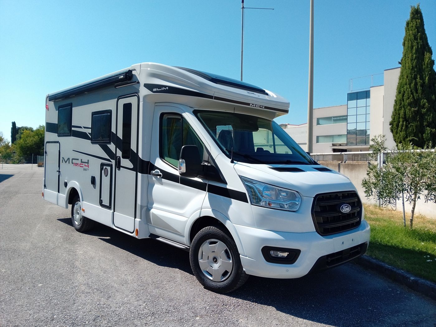 Slim 367 esterno ford
