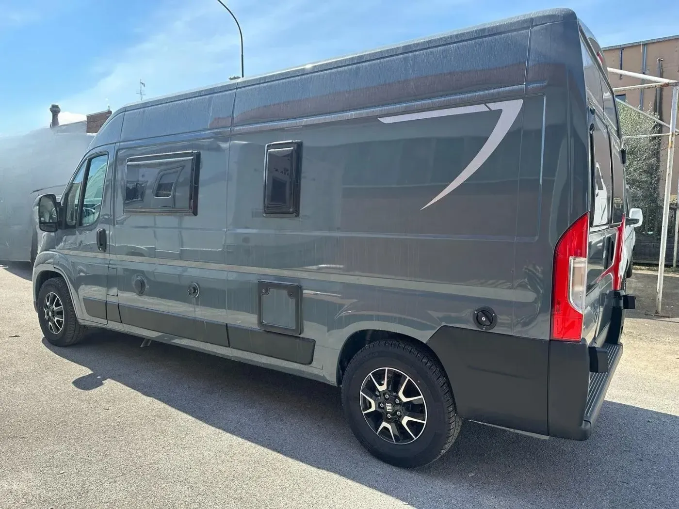 van mclouis per coppie